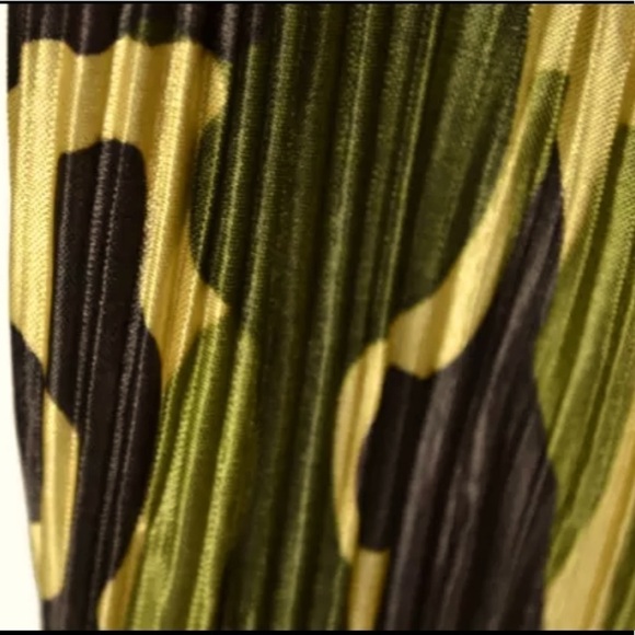 LuLaRoe Shirley Satiny Camo Print Open Front Kimono Large - Picture 2 of 10